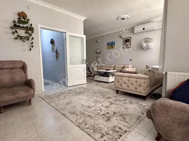 Ordu Caddesinde Ara Kat Doğalgazlı Bakımlı 3+1 Daire