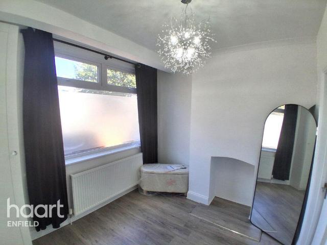 Ordnance Road, Enfield 2 bed flat to rent £1,850 pcm £427 pw