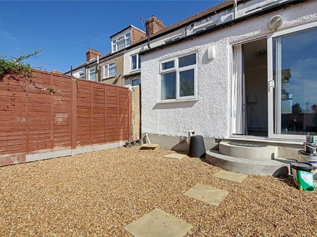 Ordnance Road, Enfield, EN3 2 bed flat to rent £1,850 pcm £427 pw