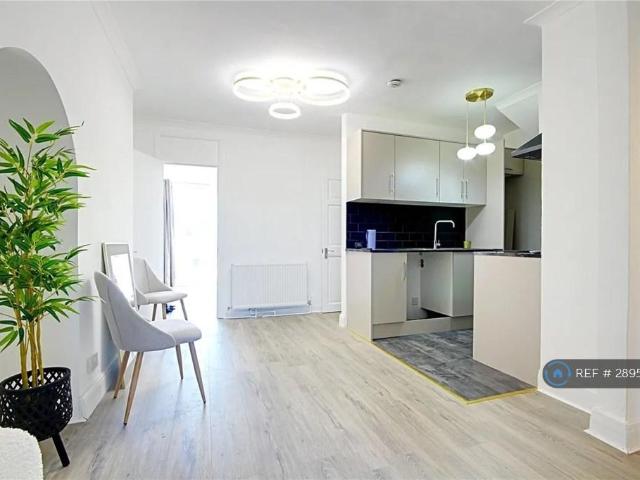 Ordnance Road, Enfield, EN3 2 bed flat to rent £1,850 pcm £427 pw