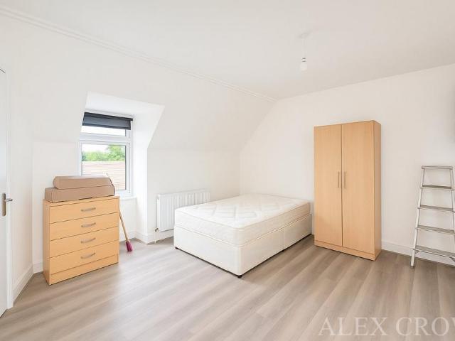 Ordnance Road, Enfield Studio to rent £1,100 pcm £254 pw