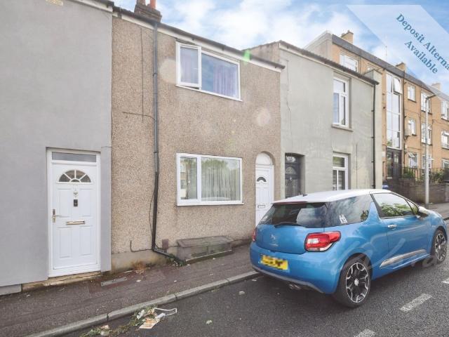 Ordnance Street, Chatham ME4, 2 bed terraced house to rent, £1,200 pcm | PrimeLocation