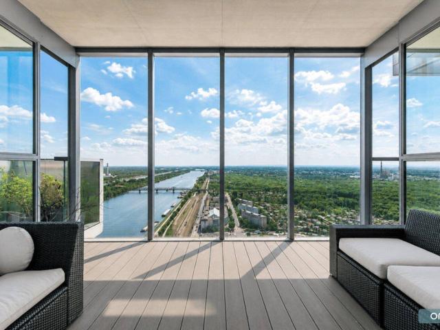 orea | Penthouse über drei Ebenen im Marina Tower – private Dachterrasse über der Donau