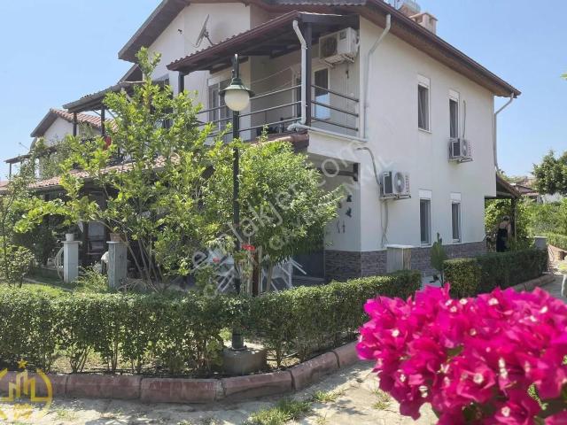 Örenşehir'de Eşsiz Fırsat! Denize Sıfır, 3+1 Bahçeli Lüks Villa