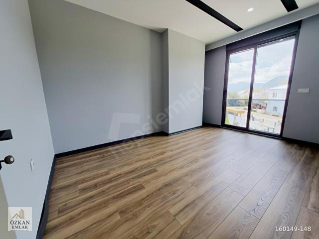 ORFE YOLU ÜZERİ 5+1 VİLLA 350m2 SIFIR ULTRA LÜX GİYİNME ODALI