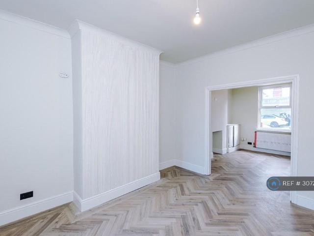 Orford Lane, Warrington, WA2 2 bed terraced house to rent £1,100 pcm £254 pw
