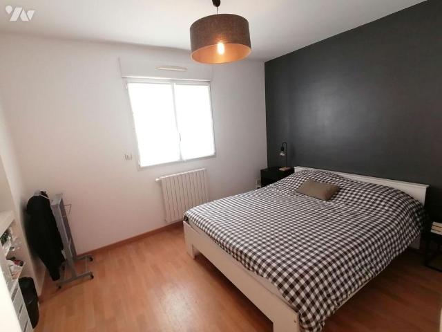 ORGERES, dans lotissement au calme, proximité directe bourg, commerces et bus, maison Type 7 d.