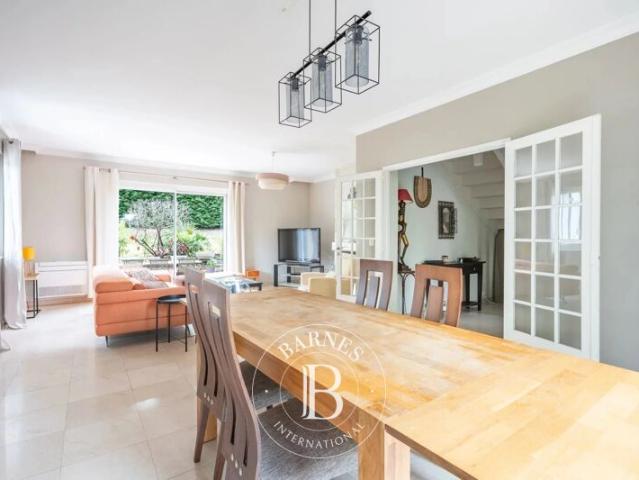 Orgeval, Maison 5 Chambres 270 m² en location