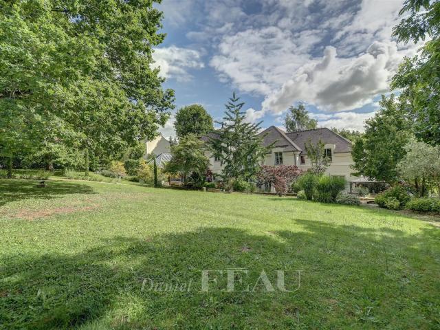 Orgeval propriété contemporaine 6 chambres piscine intérieur. 363m² Orgeval