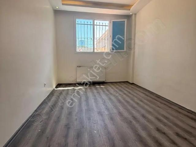 Orhan Gazi Mahallesinde 2+1 Bahçekatı Kiralık Daire