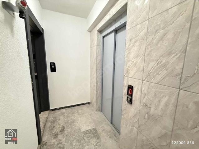 ORHANGAZİ MAH.EBEVEYN BANYOLU ARA KAT 3+1 LÜKS SATILIK DAİRE
