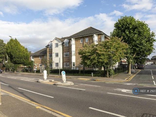 Oriel House, Romford, Essex, RM7 2 bed flat to rent £1,825 pcm £421 pw