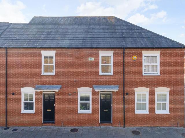 Orient Place, Canterbury 2 bed terraced house to rent £1,275 pcm £294 pw