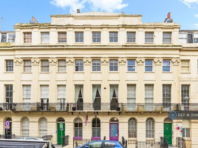 Oriental Place, Brighton, BN1 1 bed in a house share to rent £850 pcm £196 pw