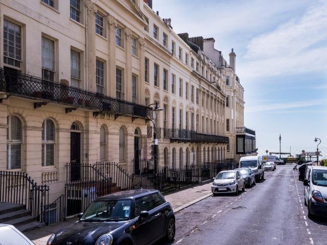 Oriental Place, Brighton BN1, Studio to rent, £900 pcm | PrimeLocation