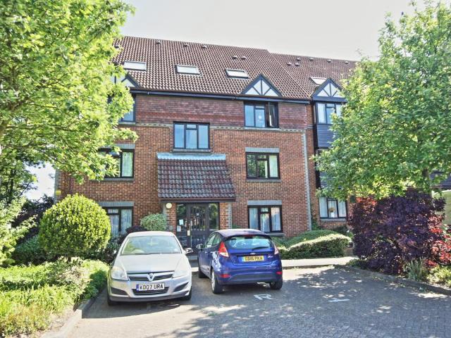 Oriental Road, Woking GU22 1 bed flat to rent £1,000 pcm £231 pw