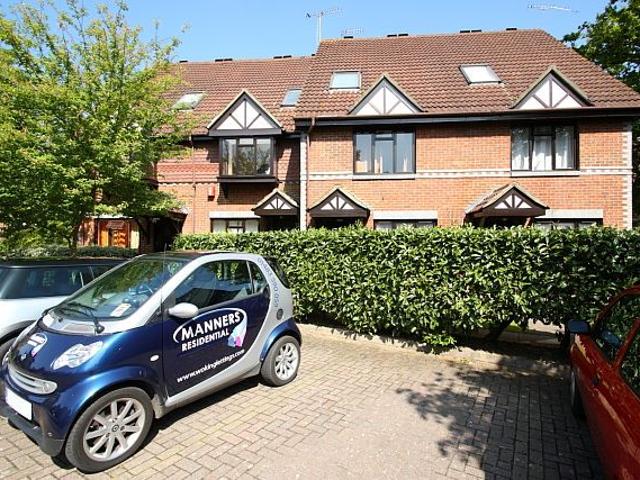 Oriental Road, Woking GU22, 1 bed flat to rent, £1,275 pcm | PrimeLocation