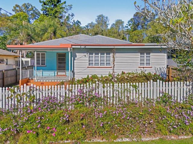 Original 1950s Character Home with Hardwood Floors on Rare 1,310 m² Block!