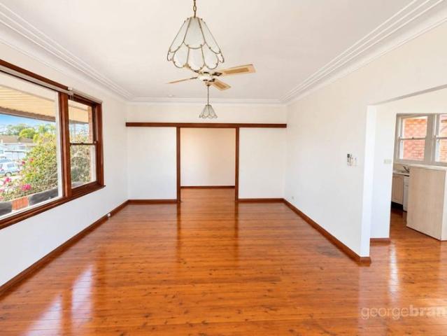 Original 3 Bedroom Home Close to Toowoon Bay