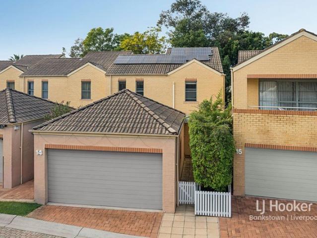 Family Friendly Townhouse in a Convenient Wattle Grove Location