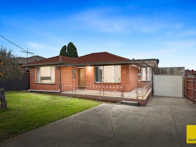 Original Triple Fronted Charm on a Generous 532m2 Allotment