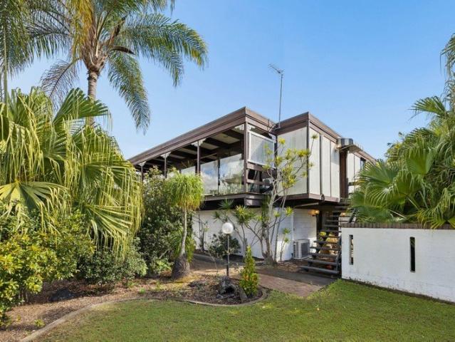 Original Beauty In The Heart of Boondall!