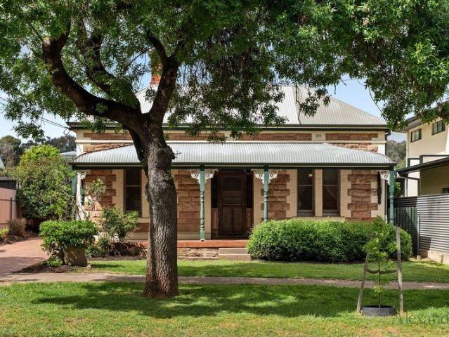 Original Character Cottage on 954sqm with Endless Possibilities