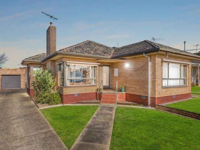 Original Charm, Exciting Potential on 731m2 Approx