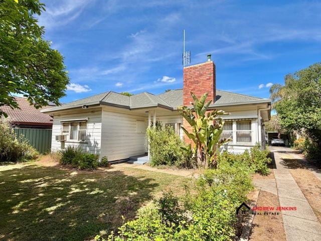 Original Charm, Prime Riverend Location