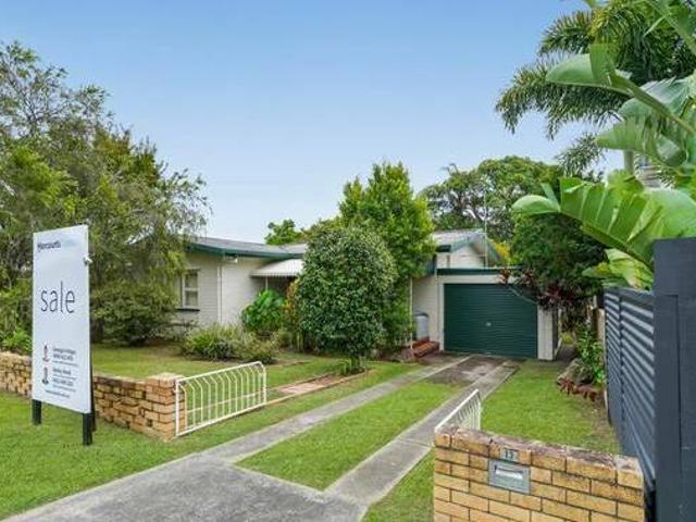 Original Chirn Park Cottage In Wide Leafy Street