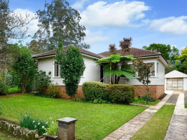 ORIGINAL COTTAGE ON LEVEL LAND 569.1 SQM, NORTH EAST TO REAR!