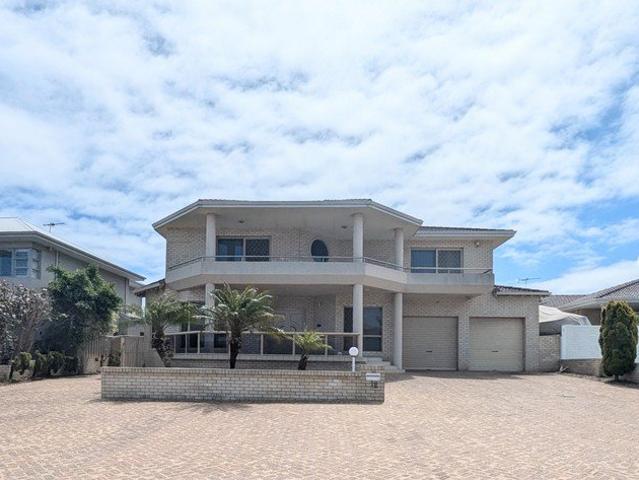 ORIGINAL CLASSIC SUPER SIZED HOME IN SORRENTO