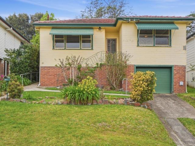 Original Family Home in a Sought After Waratah West Location