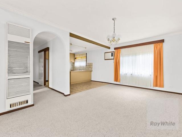 Original Gem in heart of Bundoora!
