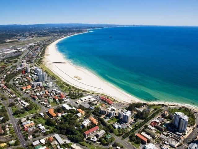 Original Ground Floor Unit WALK TO KIRRA BEACH