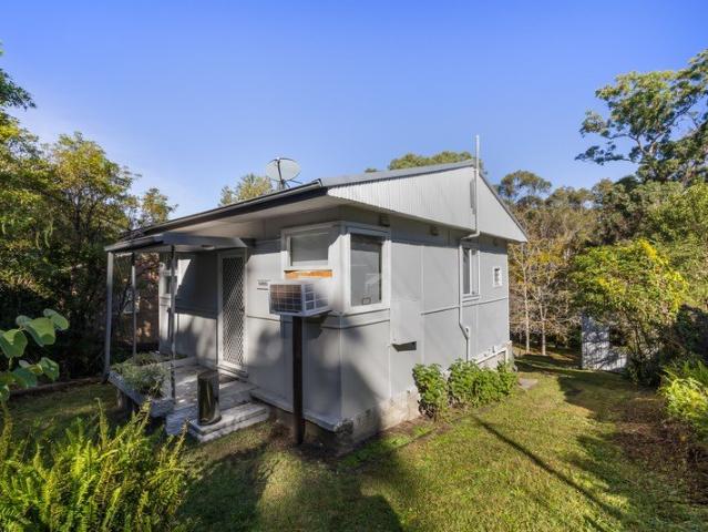 ORIGINAL HOME 1037M2 BLOCK 18M FRONTAGE