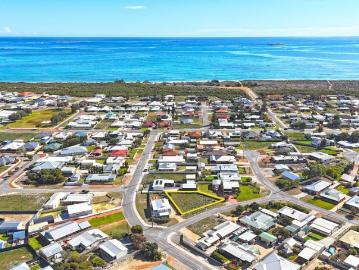 Original J Bay 878m2 in a Tightly Held Location!
