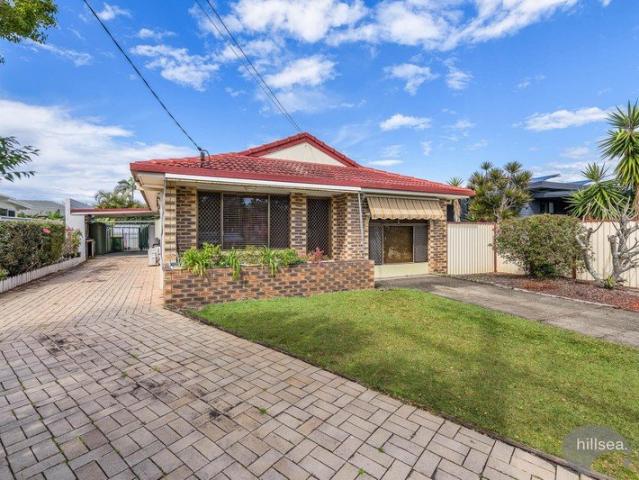 ORIGINAL LOWSET HOME IN HOLLYWELL WITH HUGE POTENTIAL