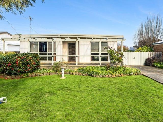 Original St Leonards Charm with Space, Shedding & Potential