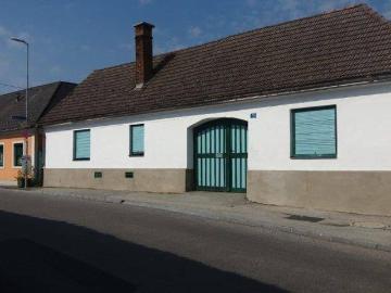 Original Streckhof in Massivbauweise im Dornröschenschlaf