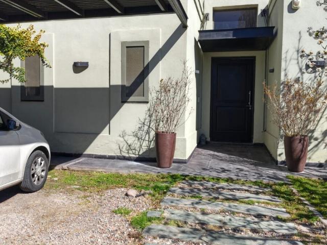 ORIGO NEGOCIOS INMOBILIARIOS ALQUILA CASA EN BARRIO AYRES DE ALZAGA EN CHACRAS DE CORIA