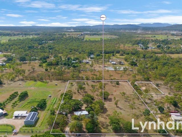 Vacant Orignal highset home in need of renovating on 5 acres