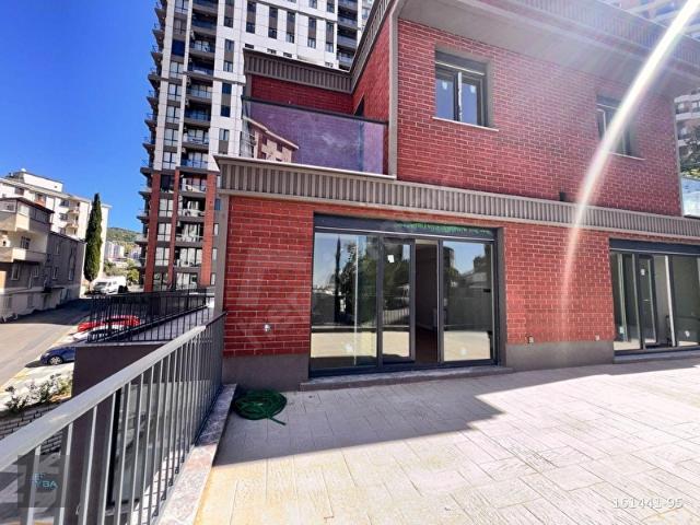 Orijin Kartal da Geniş Teraslı 3,5 +1 Kapalı Otopark Köşe Villa
