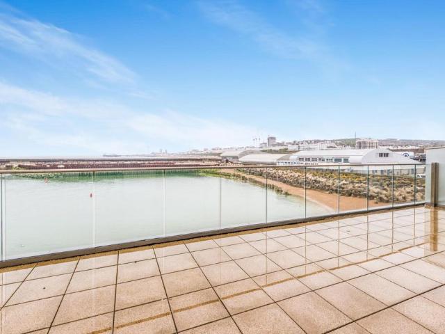 Orion 9 The Boardwalk, Brighton. 2 bed flat to rent £1,800 pcm £415 pw