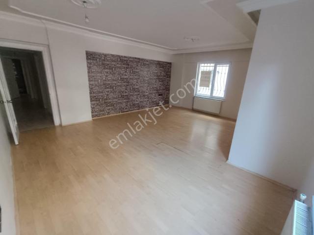Orion Bölgesi 3+1 /136 M2 Ebeveyn Banyolu Site İçi Kiralık Daire