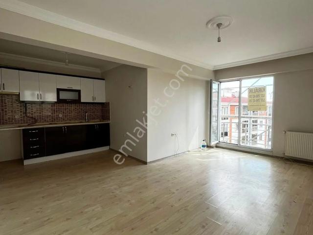 Çorlu Muhutin Mah. Çetin Emeç Bulvar Üstünde Kiralık 2+1 Daire
