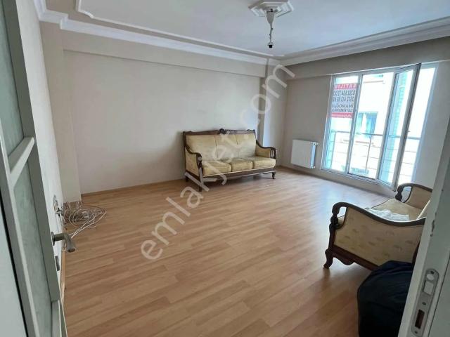 Çorlu Merkezde Satılık Geniş Balkonlu Bakımlı 2+1 Daire