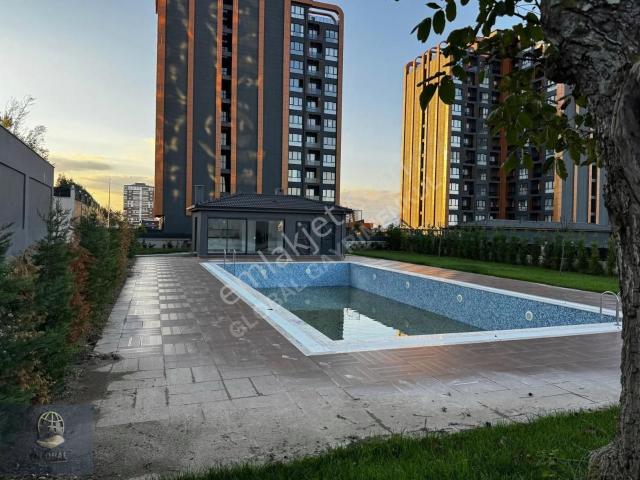 Çorlu Hürriyet Mh Gümüş Towers'ta Havuz Cephe Arakat Satılık 1+1