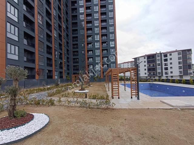 Çorlu Hatip Mh. Havuz Cephe 1+1 Kiralık Daire