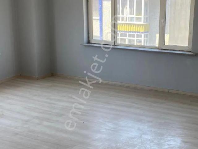 Çorlu Tahtalı Cami Civarın Da Kiralık 2t1 Daire Ara Kat